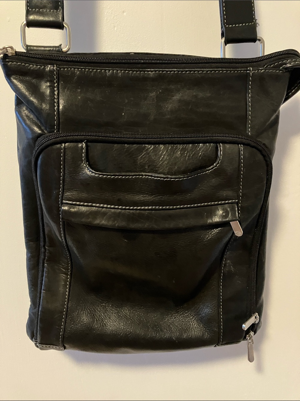Danier Y2K Black Leather Crossbody Bag with Front Zip Pocket